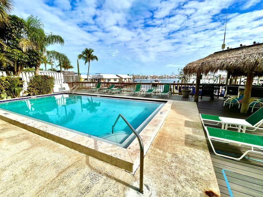 St Kitts - Downtown Waterfront Penthouse Pool Dock Parking Villa Key West Bagian luar foto