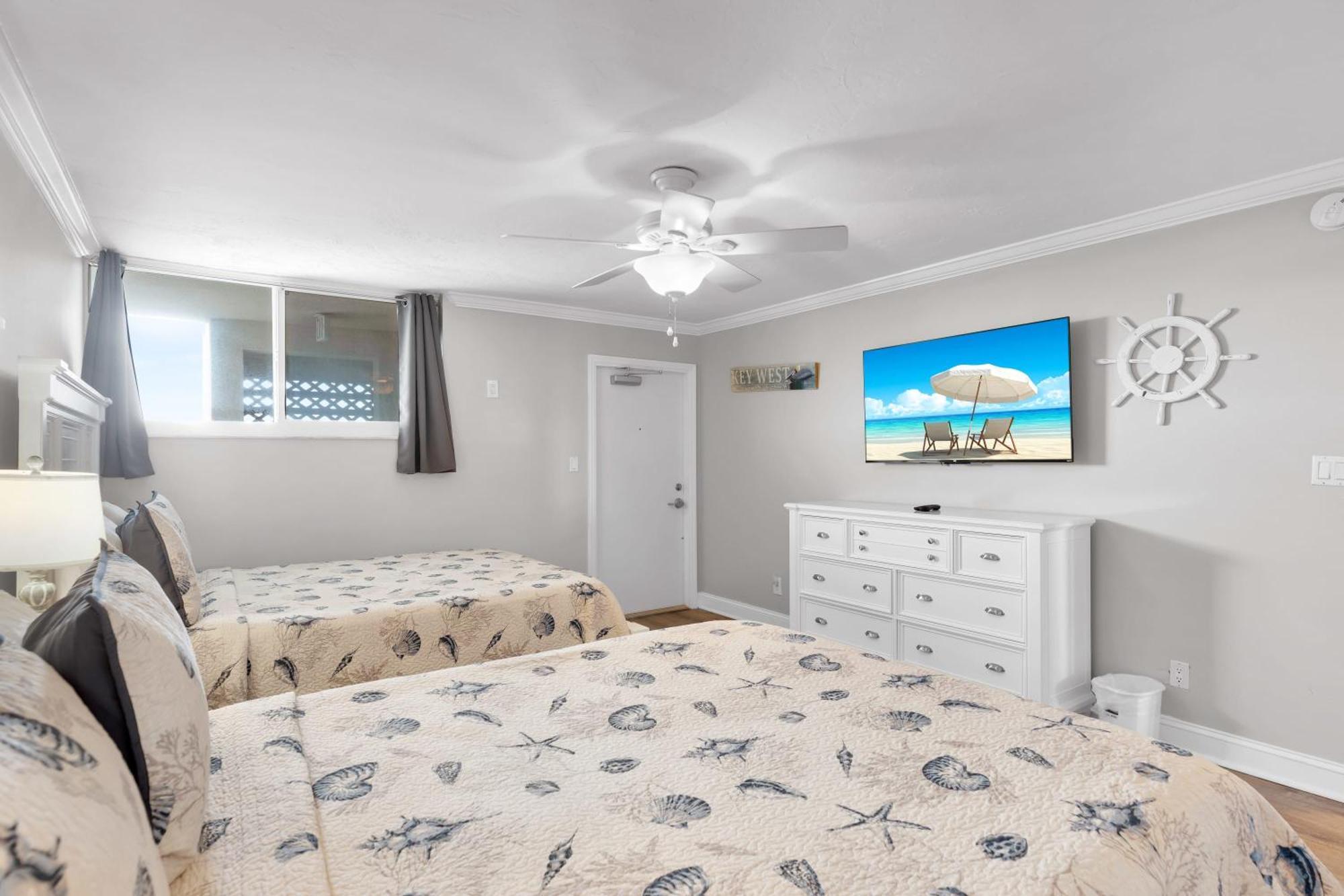 St Kitts - Downtown Waterfront Penthouse Pool Dock Parking Villa Key West Bagian luar foto