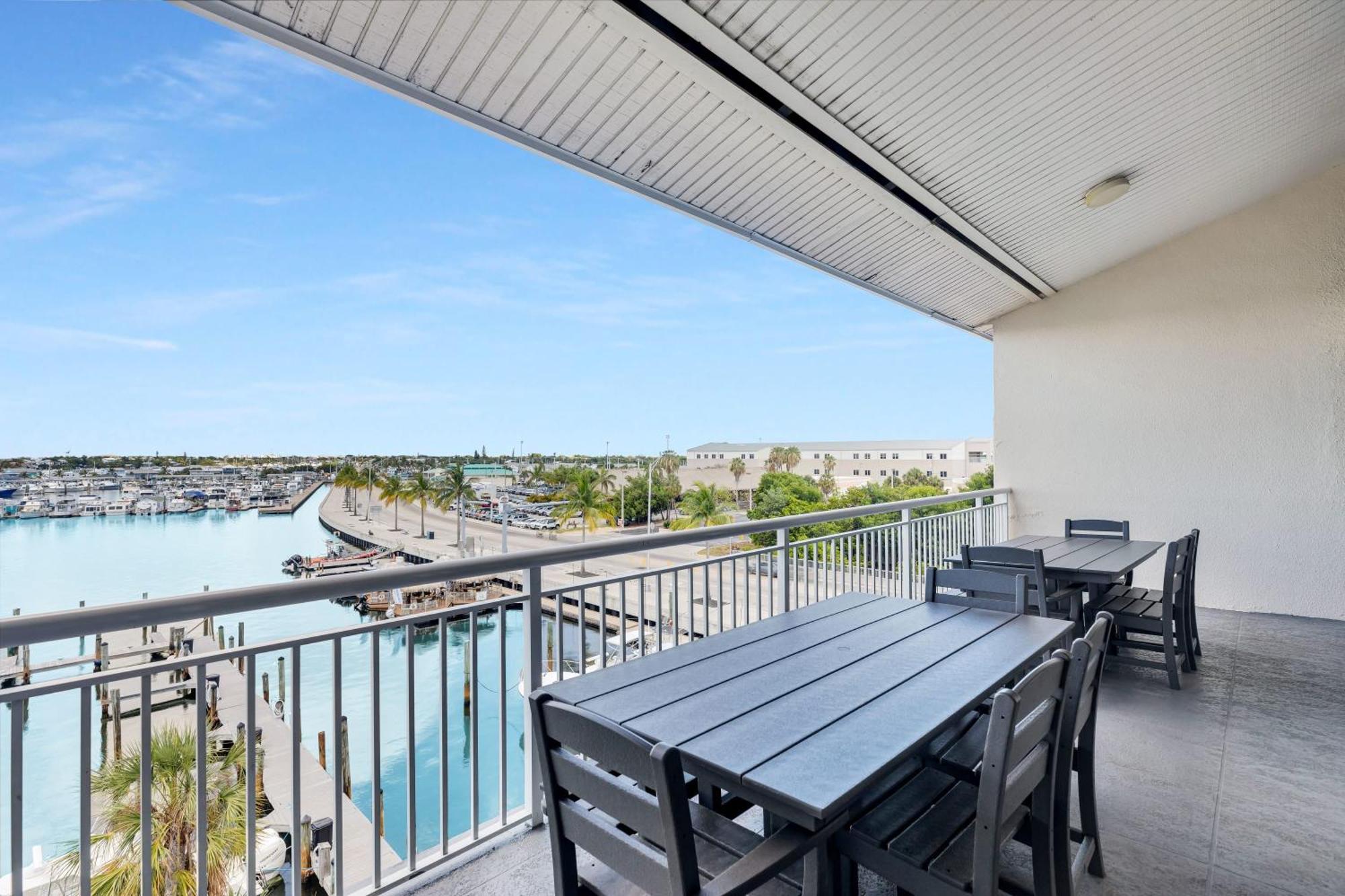 St Kitts - Downtown Waterfront Penthouse Pool Dock Parking Villa Key West Bagian luar foto