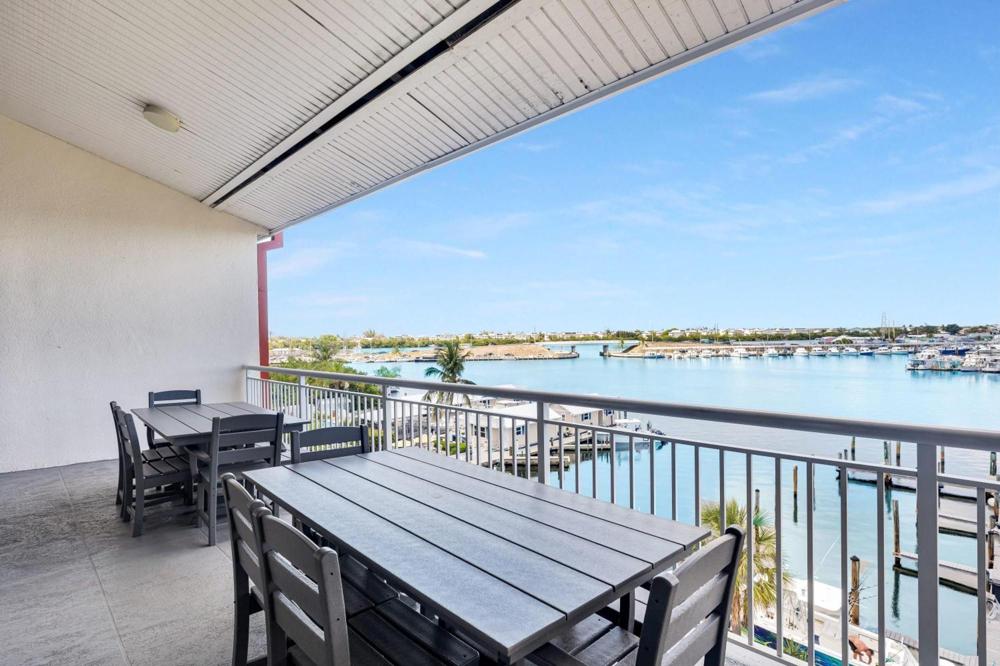 St Kitts - Downtown Waterfront Penthouse Pool Dock Parking Villa Key West Bagian luar foto