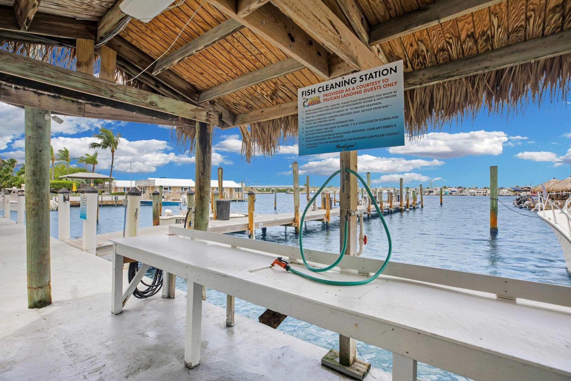 St Kitts - Downtown Waterfront Penthouse Pool Dock Parking Villa Key West Bagian luar foto
